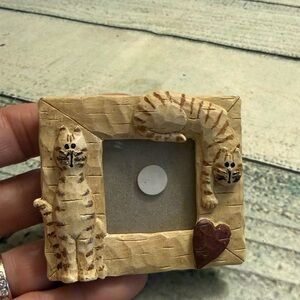Tiny little cat picture frame. Mini great for trinket shelf.